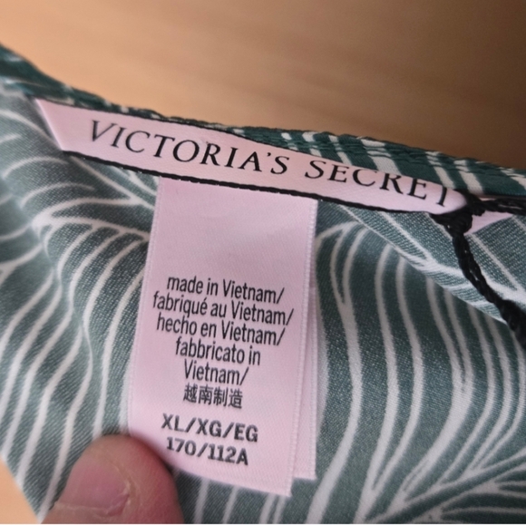 NWT Victoria's Secret Palm Print Strappy Pajama Top XL - Picture 2 of 6
